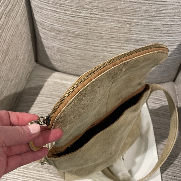 HOBO brand soft gold metallic crossbody bag - Picture 5 of 7